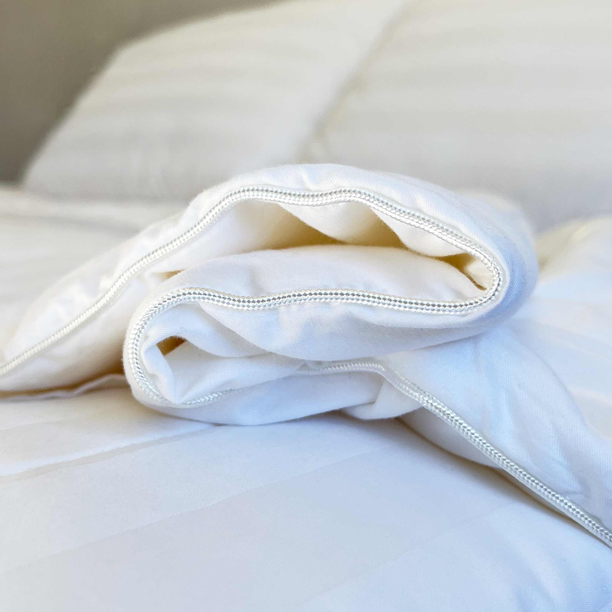 Jasmine Silk All Seasons Weight 100% Mulberry SILK Filled Duvet Quilt Jasmine Silk All Seasons Weight 100% Mulberry SILK Filled Duvet Quilt